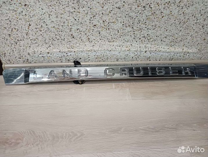 Молдинг багажника LC200