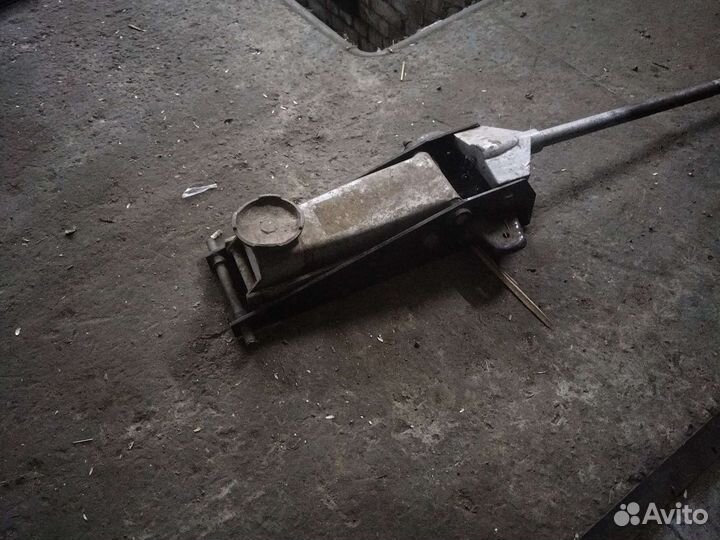 Домкрат подкатной 3.5 тонны