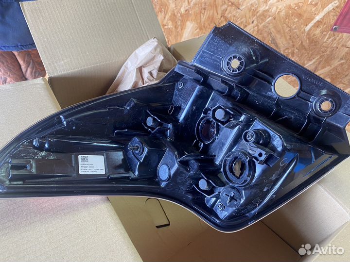 Задний правый фонарь в крыло тойота рав 4