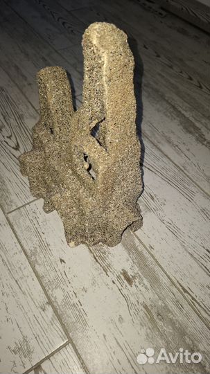 Замок в аквариум