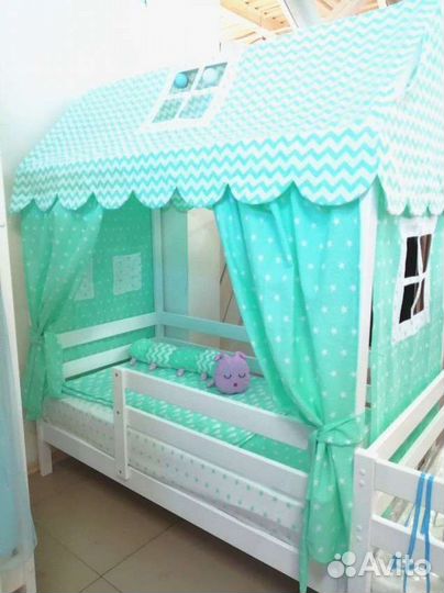 Детская кровать домик из массива от производителя