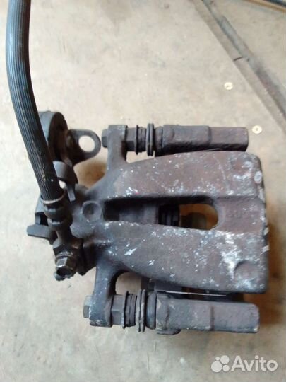 Задний левый супорт опель