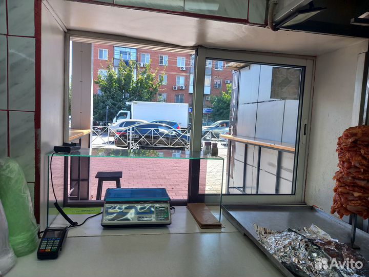 Шаурма в очень проходном месте