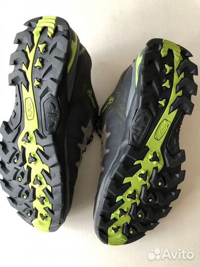 Кроссовки новые стелька 28 см