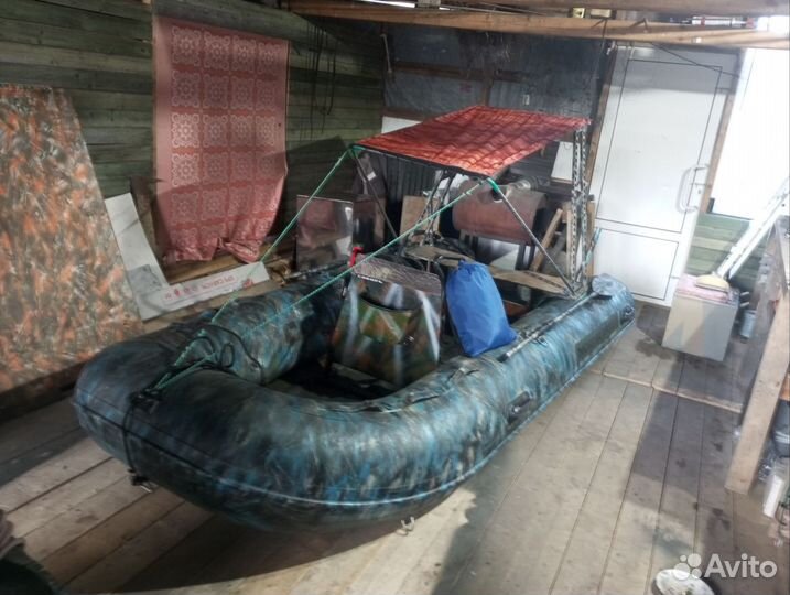 Продам лодку с моторои