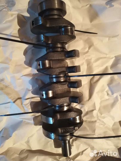 Коленвал с вкладышами и шатун