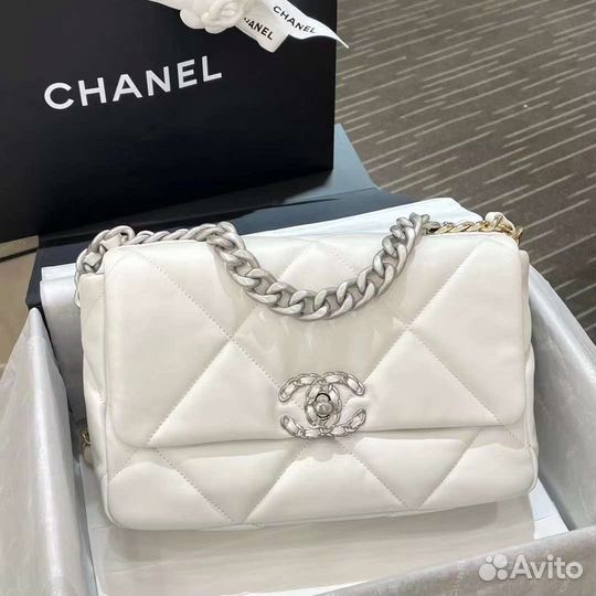 Сумка Chanel 19 white