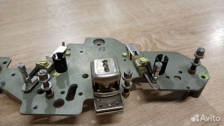 Фиксаторы крышки блока головок Олимп 004