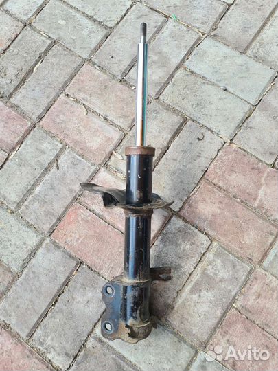 Стойка передняя левая Nissan максима A33 А33