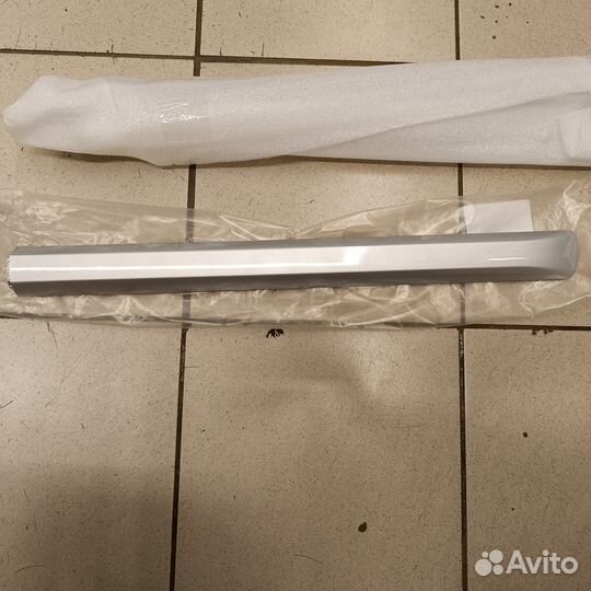 Накладка рейлинга крыши левого задняя KIA Carnival