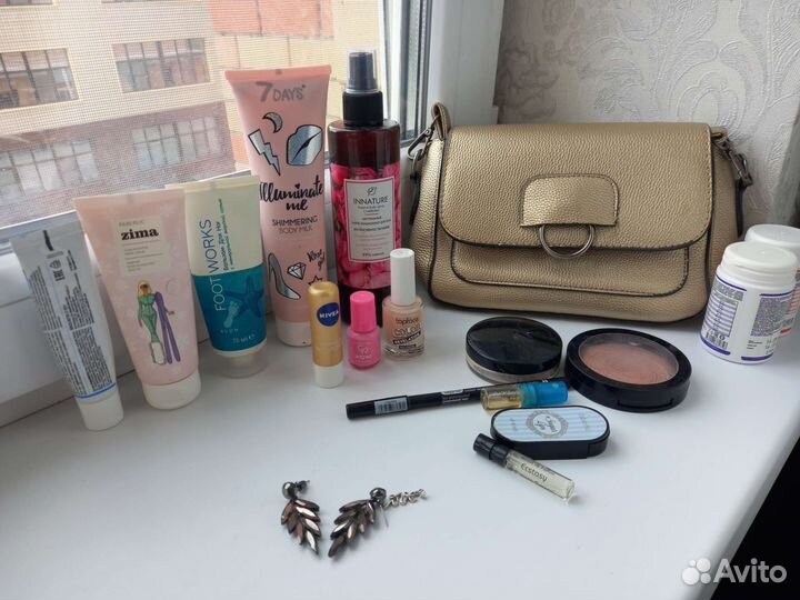 Косметика и аксессуары пакетом