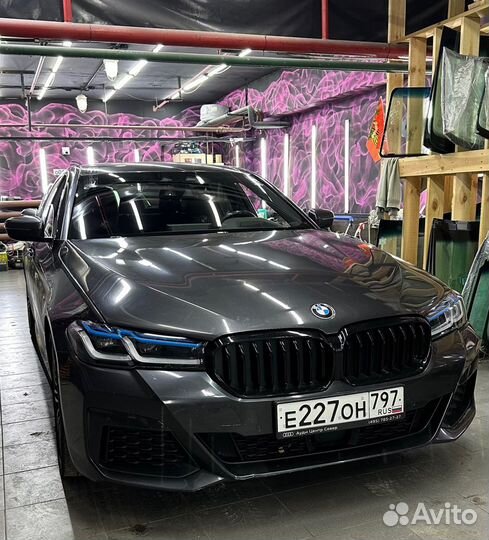 Лобовое стекло на BMW M5 F90 q-8712