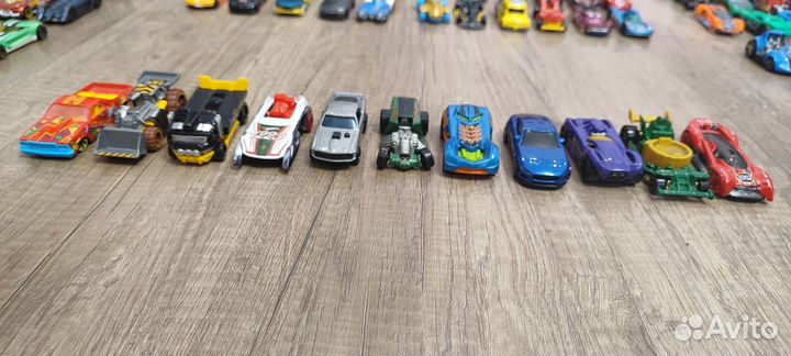 Машинки Hot wheels