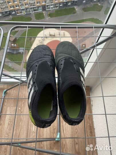 Футбольные бутсы adidas