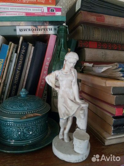 Настольная фигурка