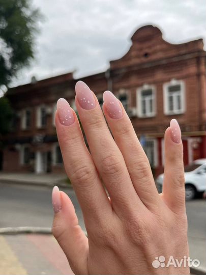 Модель на маникюр
