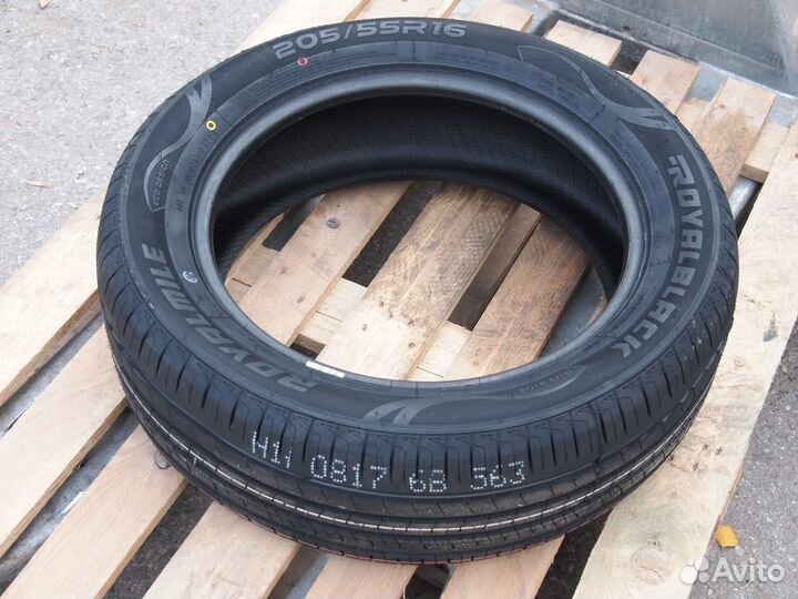 Royal Black Royal Mile 205/65 R16 95H