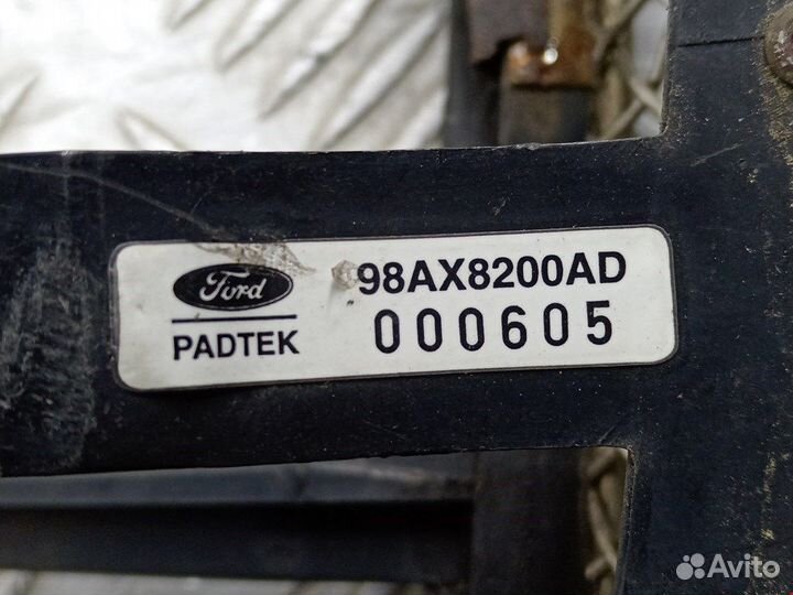 Решетка радиатора Ford Focus 1