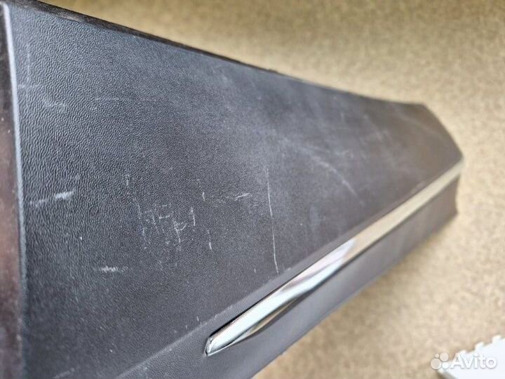 Молдинг на дверь передний правый Renault Captur J5