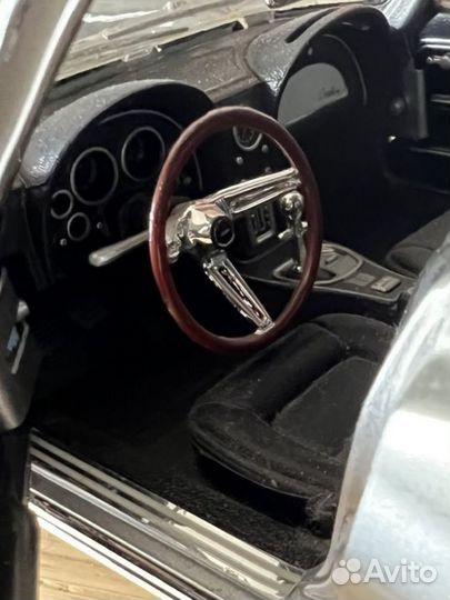 Chevrolet Corvette 1/18 коллекционная модель