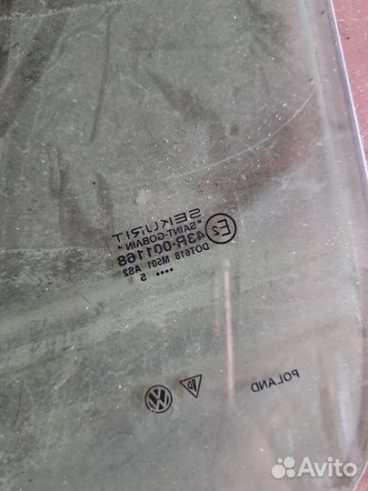 Стекло двери переднее правое Volkswagen Touareg