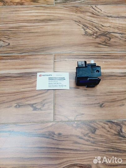 Блок клапанов пневмоподвески BMW X5