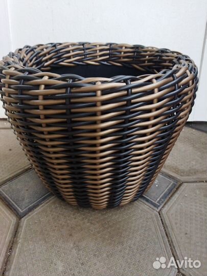 Корзина плетеная из ротанга