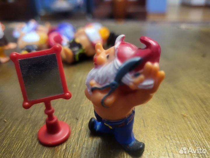 Коллекция игрушек из киндера