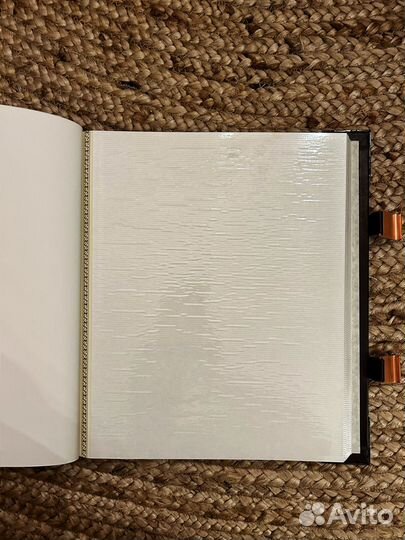 Альбом для фотографий в кожаном переплете