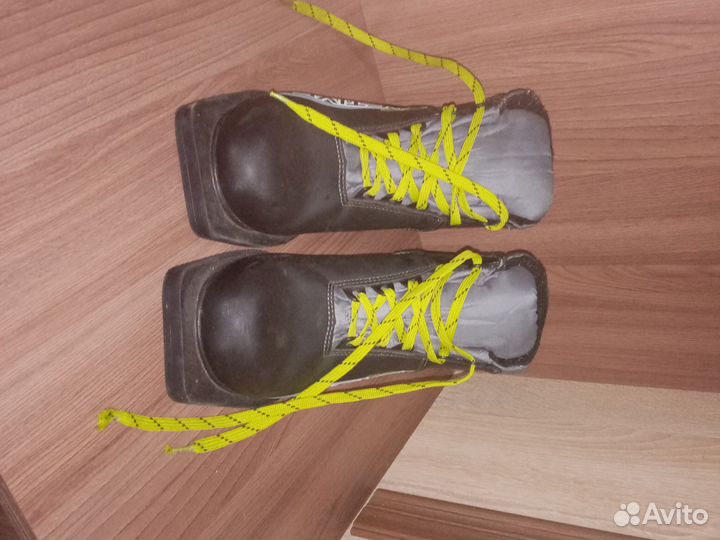 Лыжные ботинки