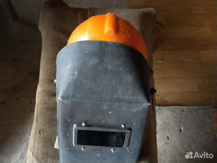 Строительная каска с защитой для сварщика