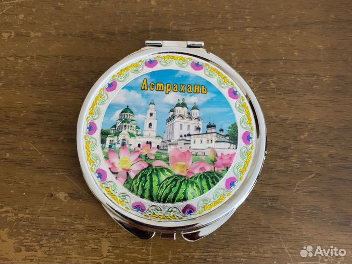 Корманное сувенирное зеркальце