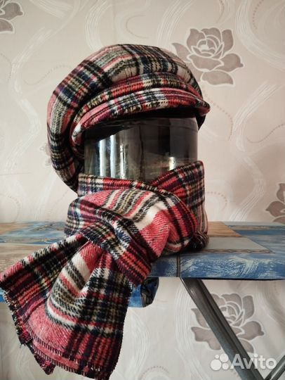 Женская кепка и шарф