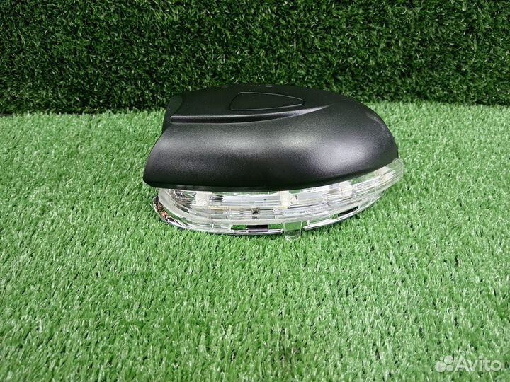 Поворотник в зеркало правый VW Golf 6 Touran VAG