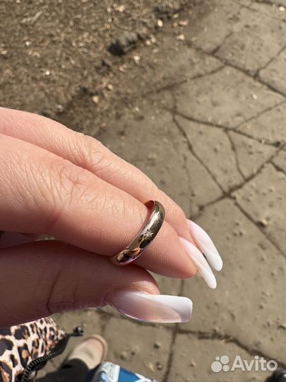 Кольцо с бриллиантом