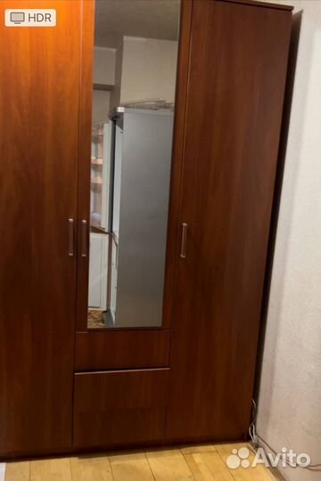 Шкаф распашной с зеркалом и ящиками