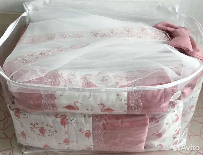 Комплект в кроватку новый