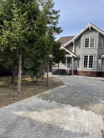 Коттедж 220 м² на участке 10 сот.