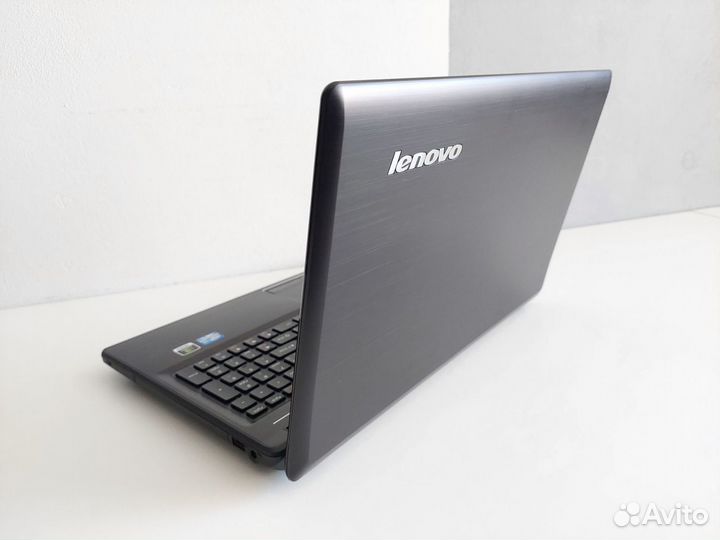 Ноутбук Lenovo Core i3 (как новый)