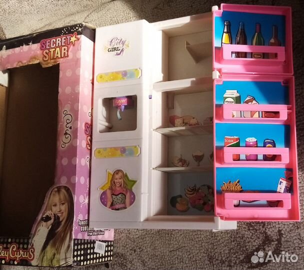 Холодильник и шкаф для кухни