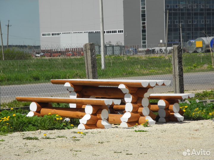 Сруб стола с лавками из бревна на дачу