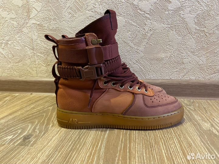 Nike Air Force 1 Special Field Premium (41 EUR)