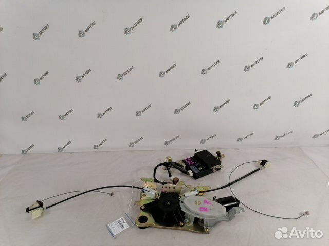 Доводчик Двери задний левый Nissan Elgrand E51