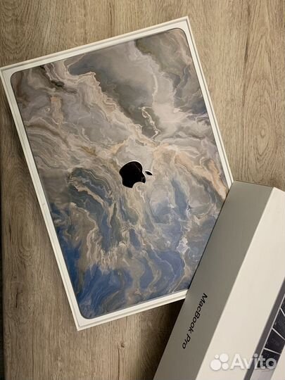 MacBook Pro 13-inch, 2017, Two Thunderbolt 3 ports