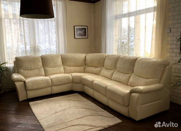 Угловой кожаный без дефектов диван б/у
