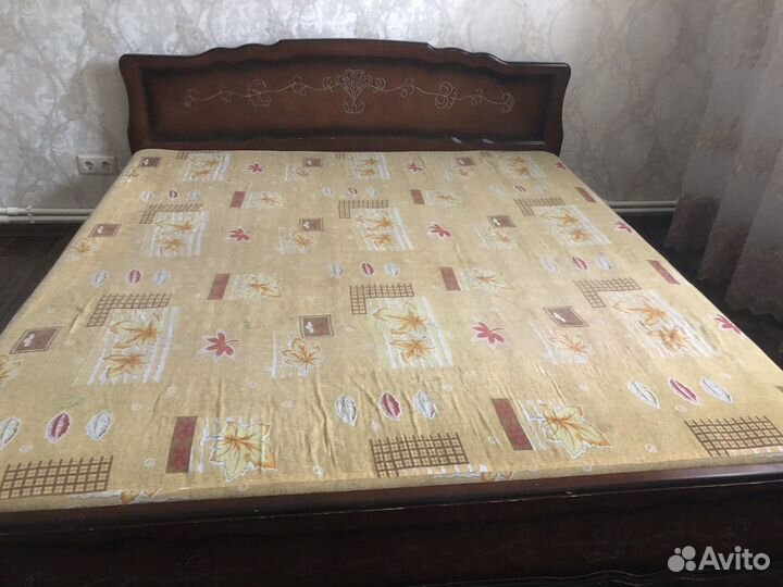 Кровать с матрасом бу из массива