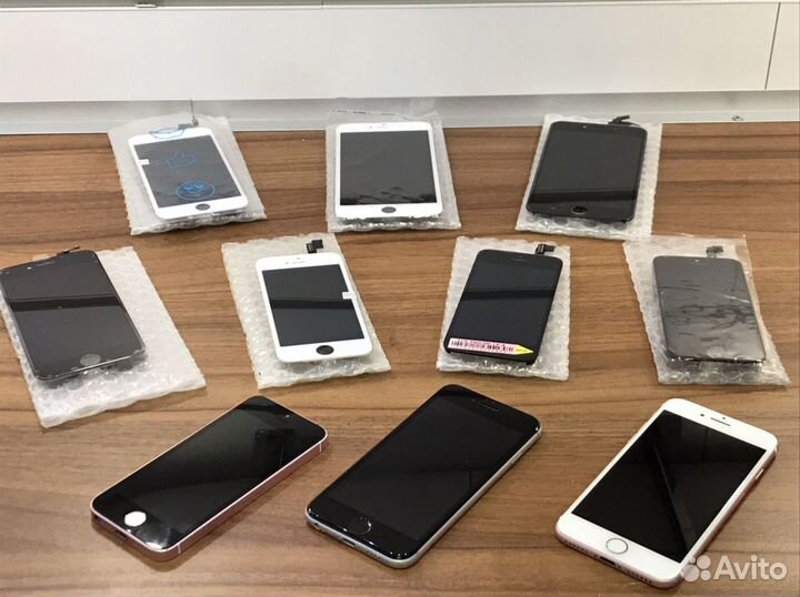 Экраны на iPhone в ассортименте