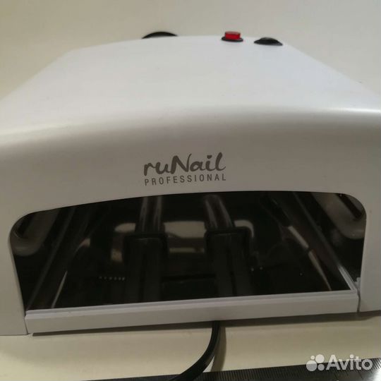 Две ультрафиолетовых лампы для маникюра