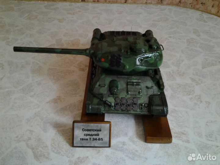 Коллекционная модель советского танка Т 34-85