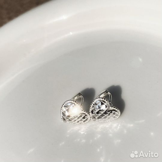Серьги в форме сердечек из серебра 925 пробы